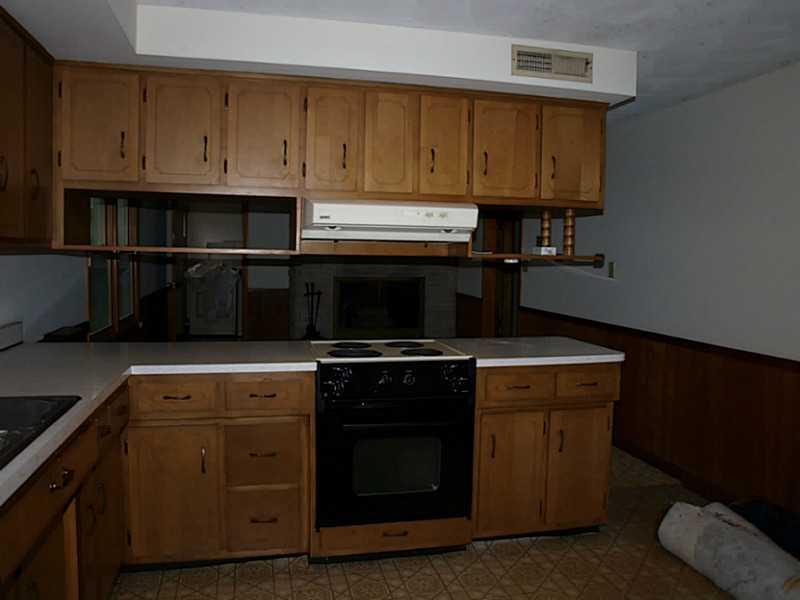 709 Piccadilly Road Anderson, IN 46013 - Photo 3 of 16 Gallery Image 3
