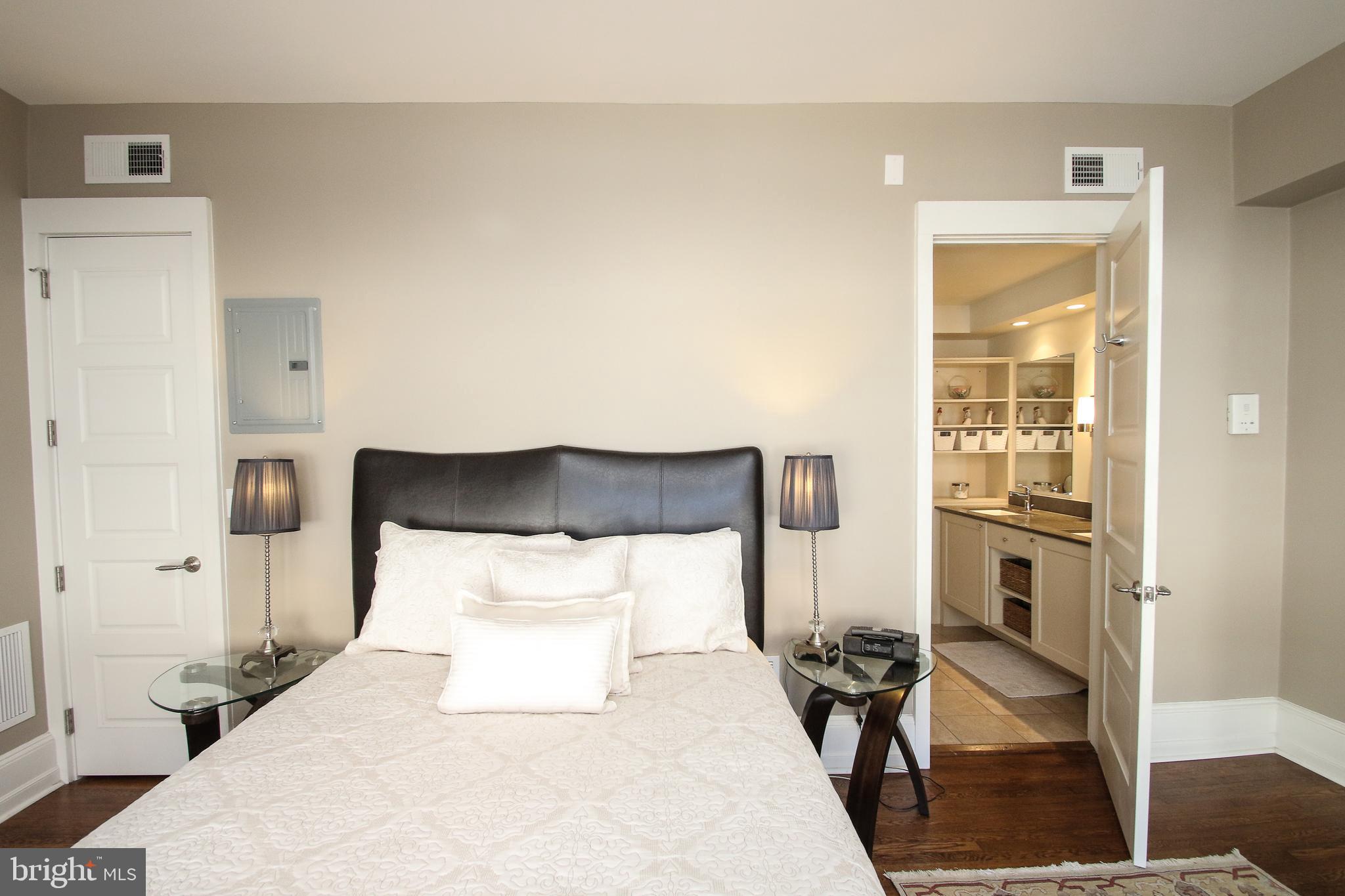 2009 Spruce Street, Unit B Philadelphia, PA 19103 - Photo 23 of 44