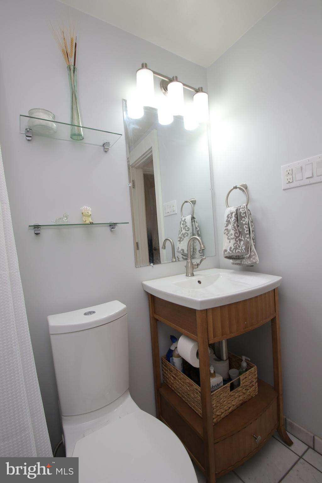 2009 Spruce Street, Unit B Philadelphia, PA 19103 - Photo 38 of 44