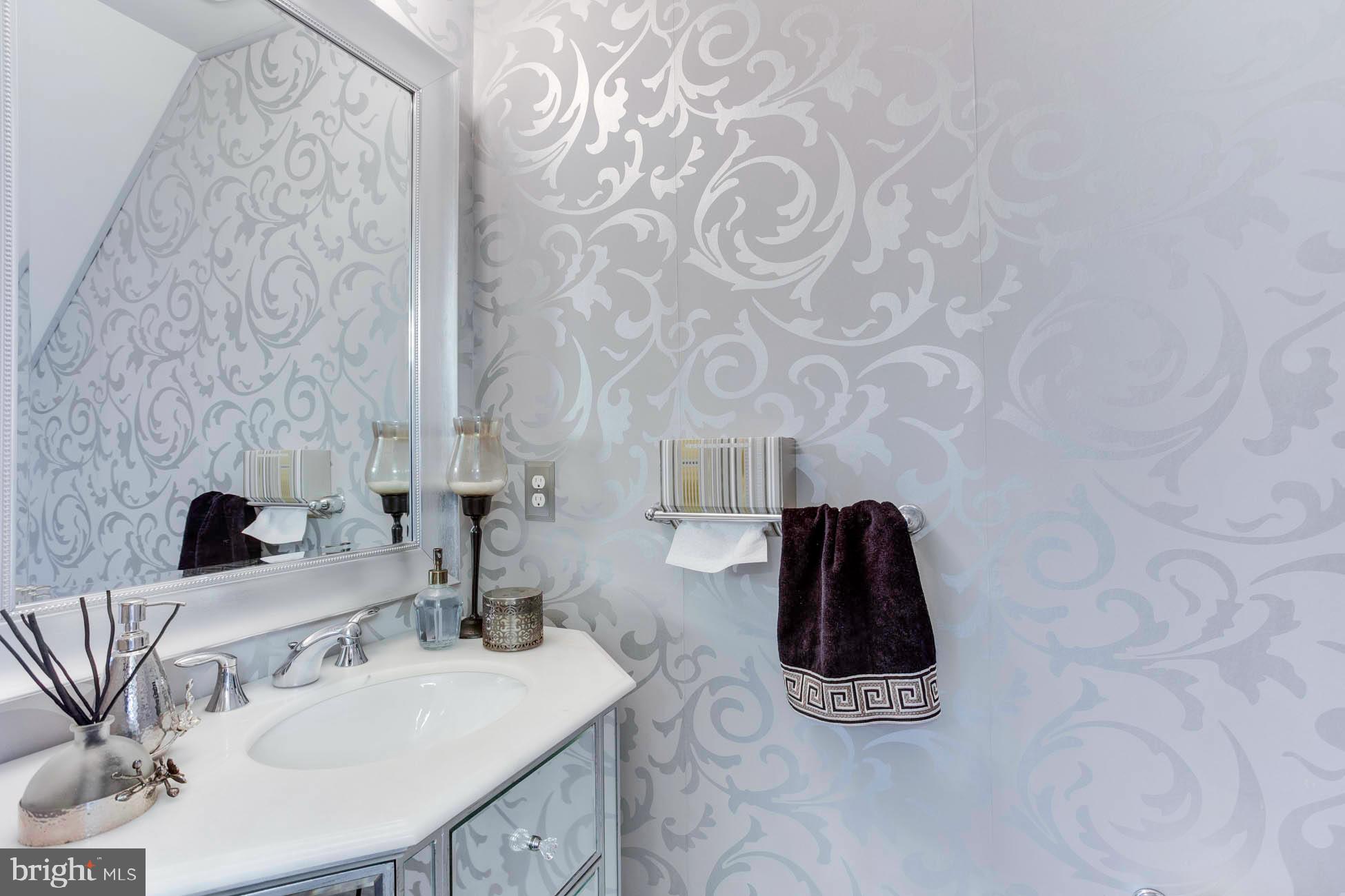 43048 Vernon Ridge Terrace Ashburn, VA 20148 - Photo 23 of 40 a bathroom with a sink and a mirror