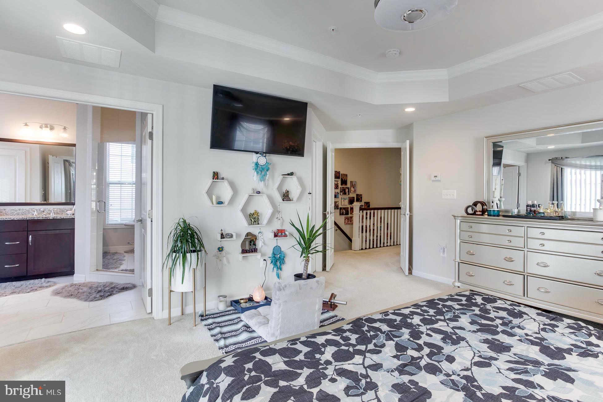 43048 Vernon Ridge Terrace Ashburn, VA 20148 - Photo 28 of 40 a room with furniture and a flat screen tv