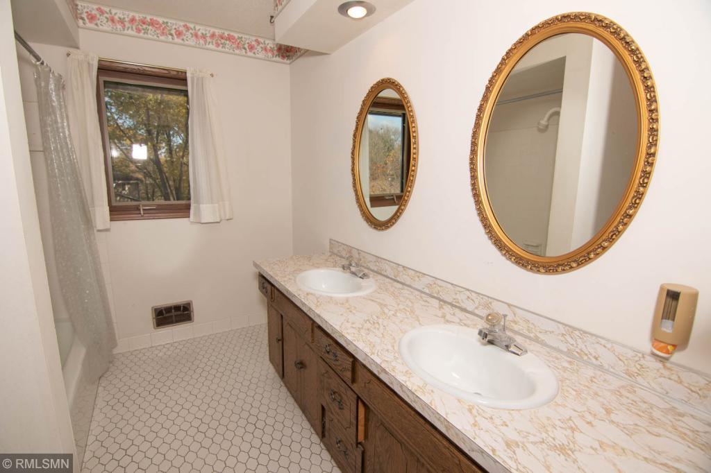 9607 Palmer Road Bloomington, MN 55437 - Photo 14 of 25 Gallery Image 14