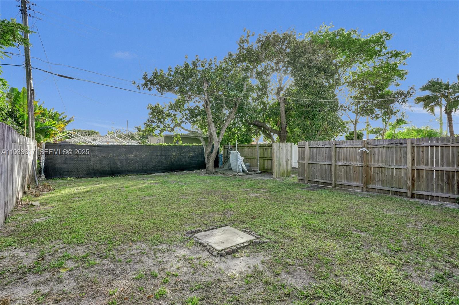 249 Southwest 4th Street, Unit 1 Dania Beach, FL 33004 - Photo 33 of 40 a backyard of a house with lots of green space