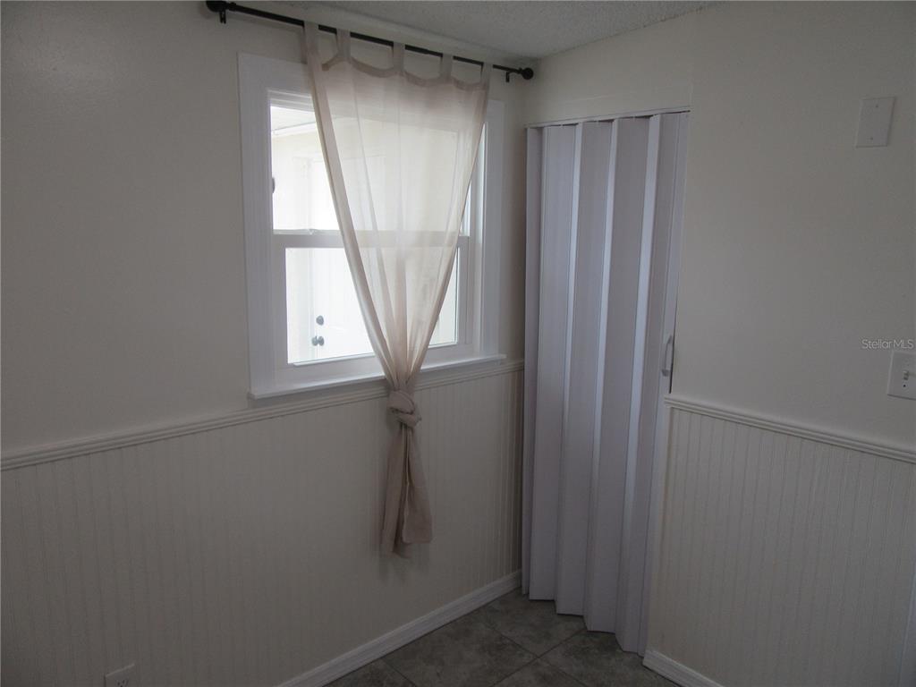 11913 104th Street Largo, FL 33773 - Photo 28 of 34 an empty room with windows
