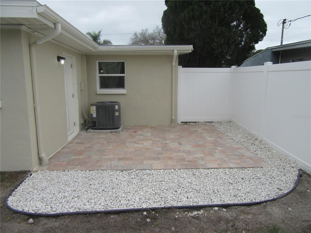 11913 104th Street Largo, FL 33773 - Photo 31 of 34 a view of a kitchen