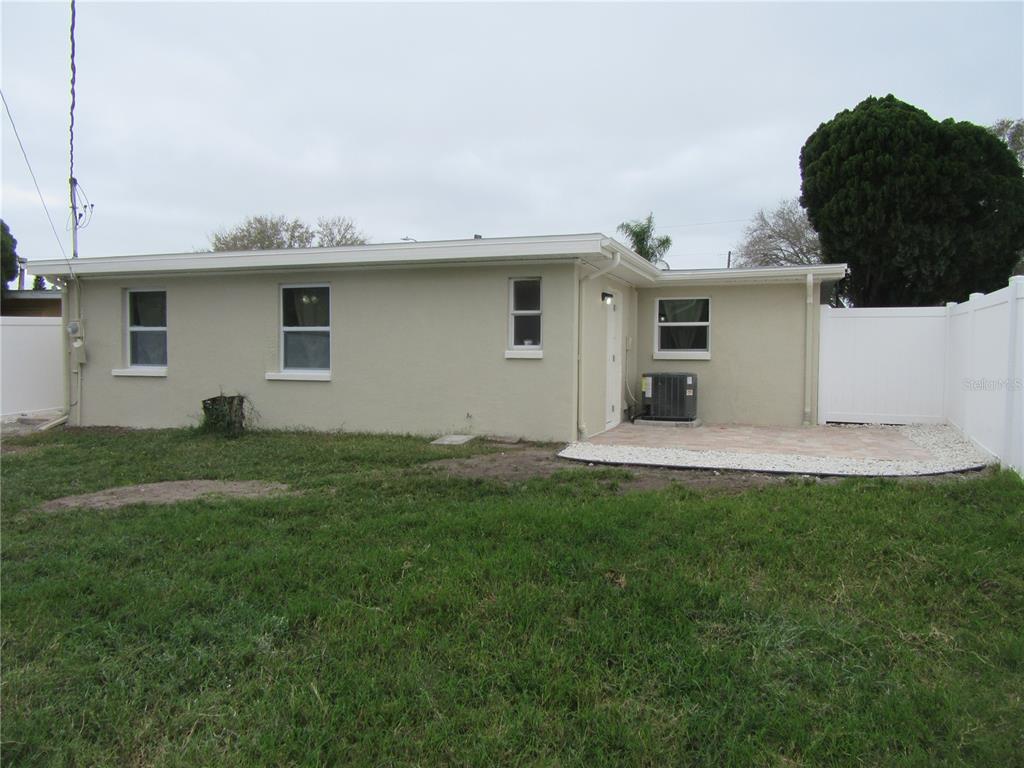 11913 104th Street Largo, FL 33773 - Photo 34 of 34 a house view with a garden space