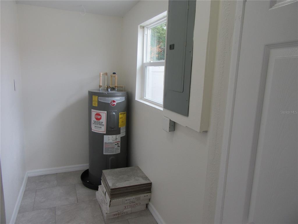 11913 104th Street Largo, FL 33773 - Photo 6 of 34 a close view of cabinet