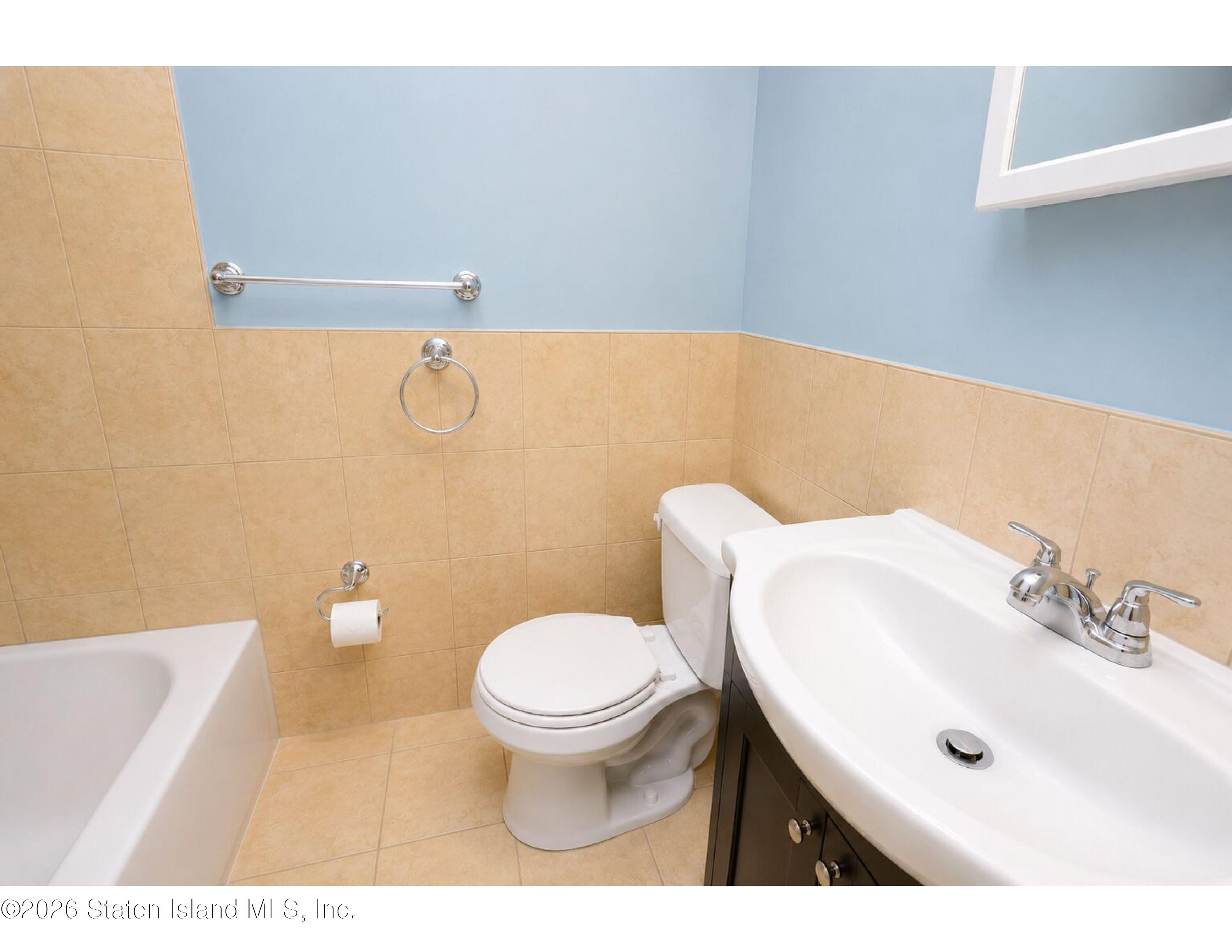 36 Riverside Lane Staten Island, NY 10302 - Photo 8 of 12 09326690deb1df47e1a91a8f1a034b3b_12