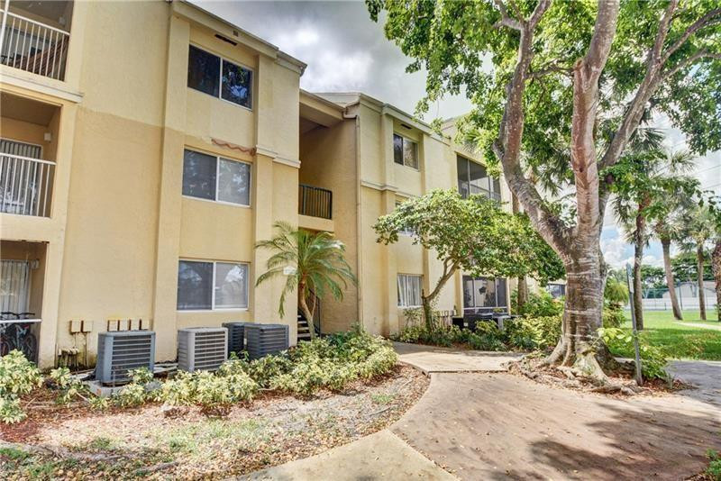 5720 Rock Island Road, Unit 394 Tamarac, FL 33319 - Photo 2 of 17 Photo 2