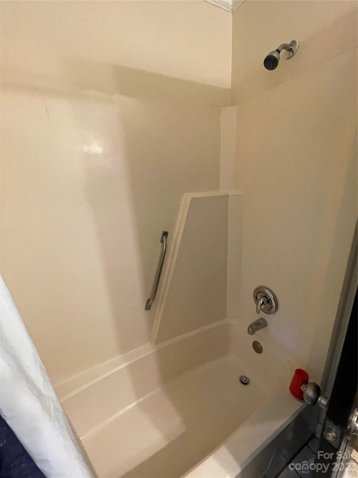 2819 Royal Ridge Lane Charlotte, NC 28212 - Photo 19 of 27 a bathroom with a tub