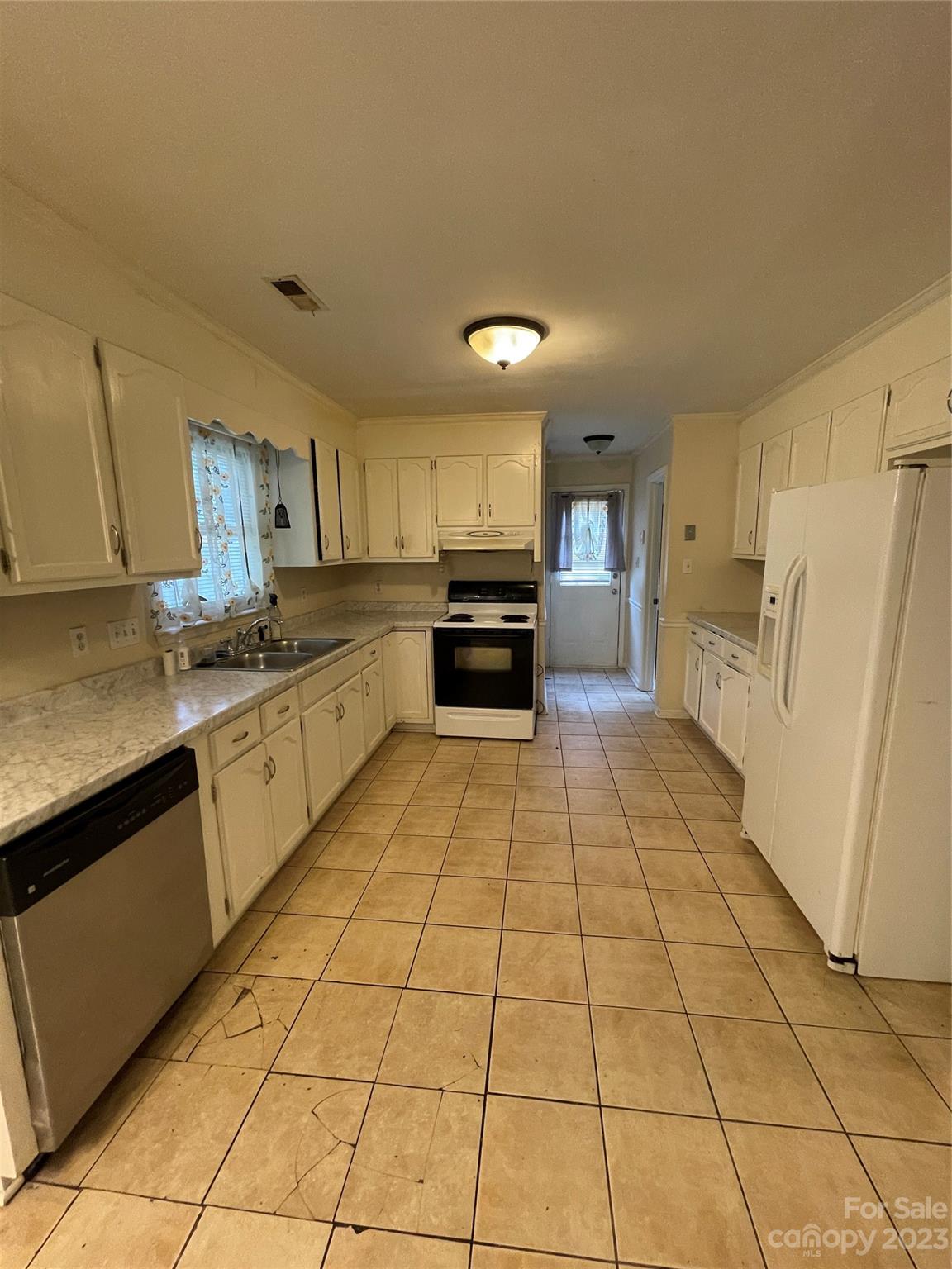 2819 Royal Ridge Lane Charlotte, NC 28212 - Photo 9 of 27 a kitchen with stainless steel appliances granite countertop a stove a sink and a refrigerator