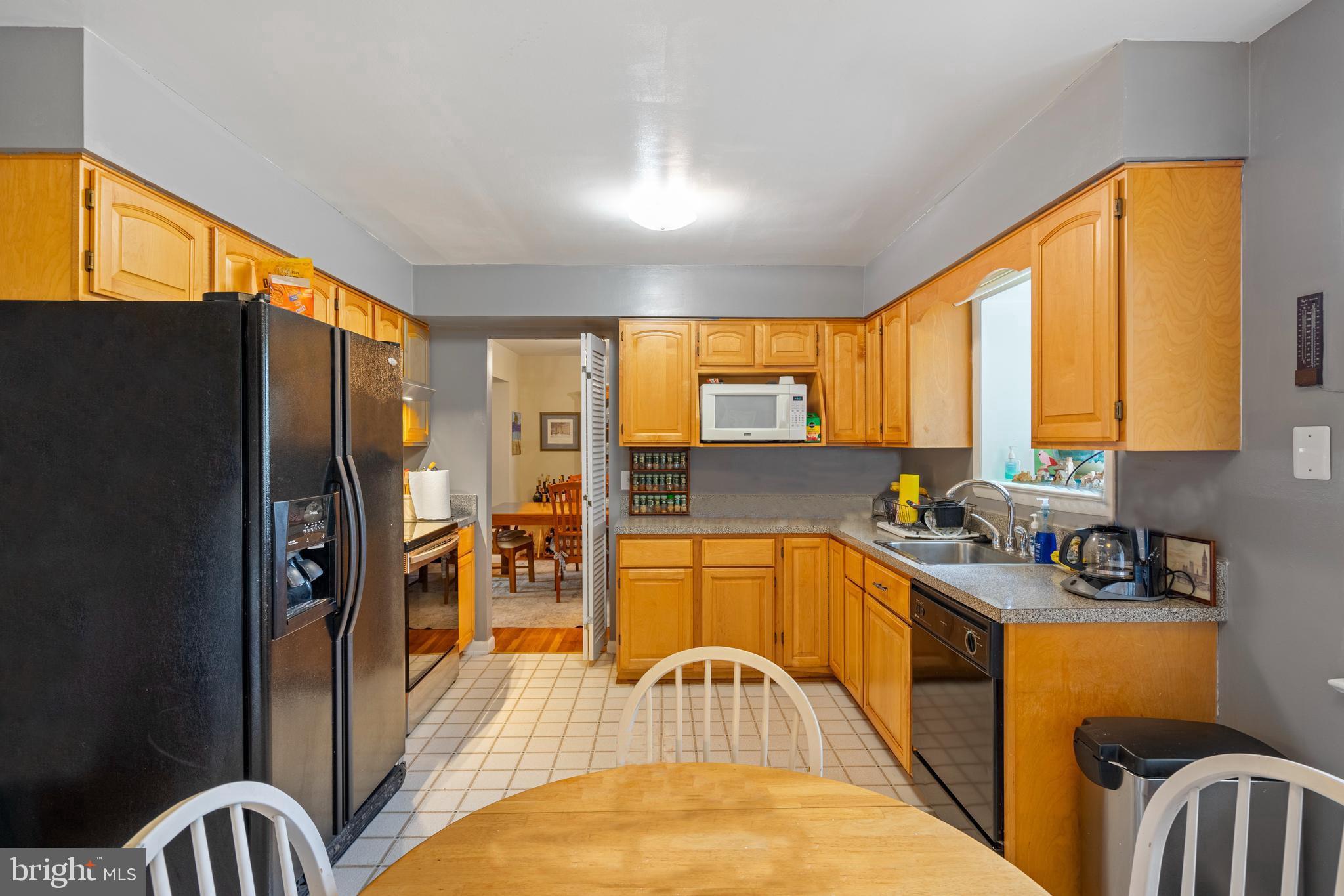 8518 Oakford Drive Springfield, VA 22152 - Photo 7 of 14