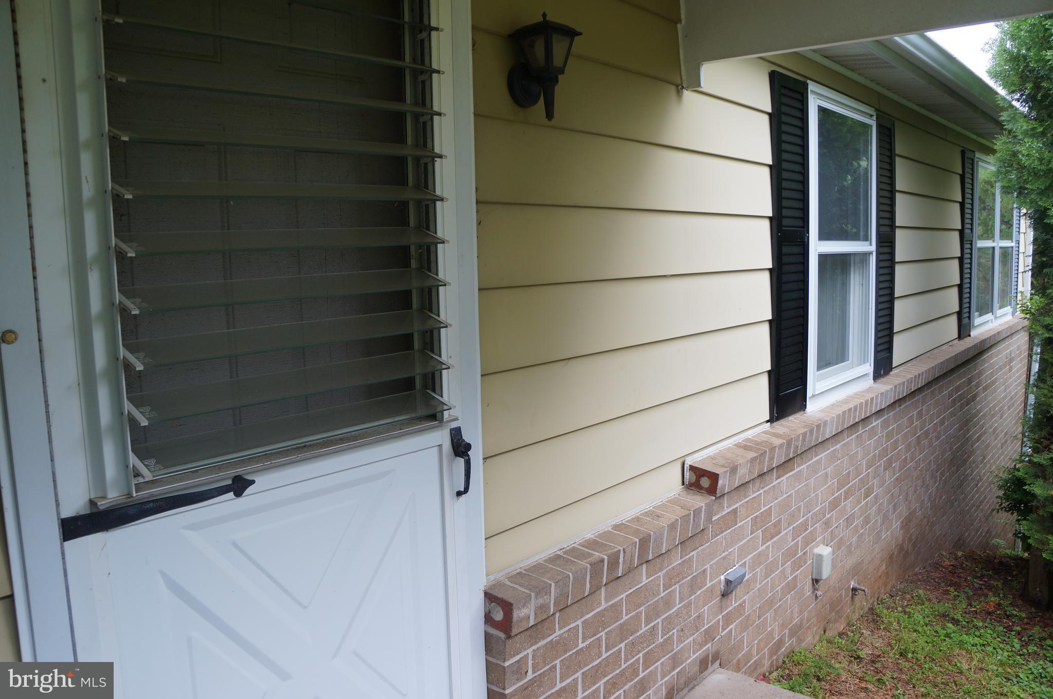 18 Highland Rd Spring Grove Pa Spring Grove, PA 17362 - Photo 3 of 21 Vinyl and brick siding