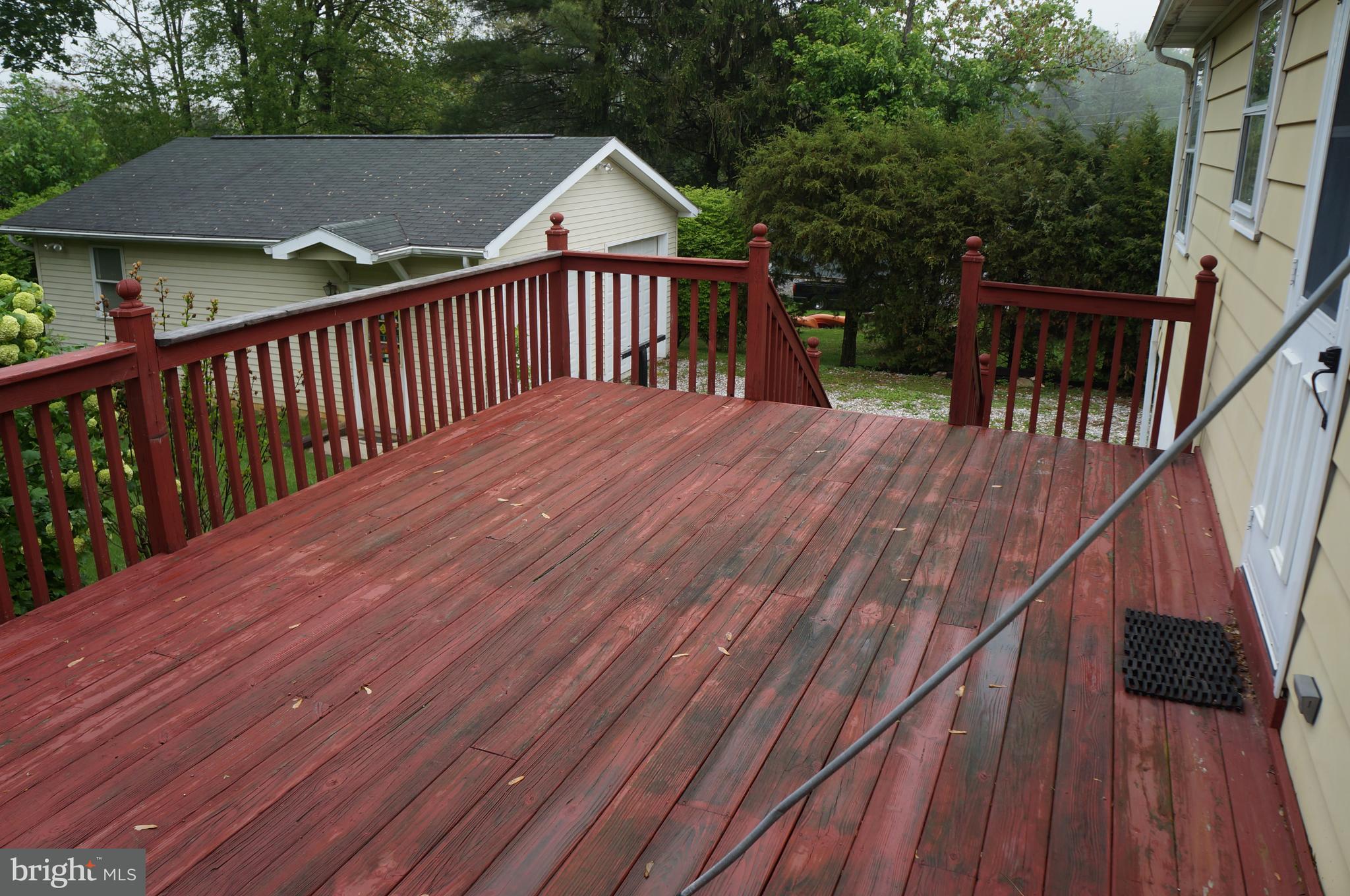 18 Highland Rd Spring Grove Pa Spring Grove, PA 17362 - Photo 5 of 21 Deck off back of home