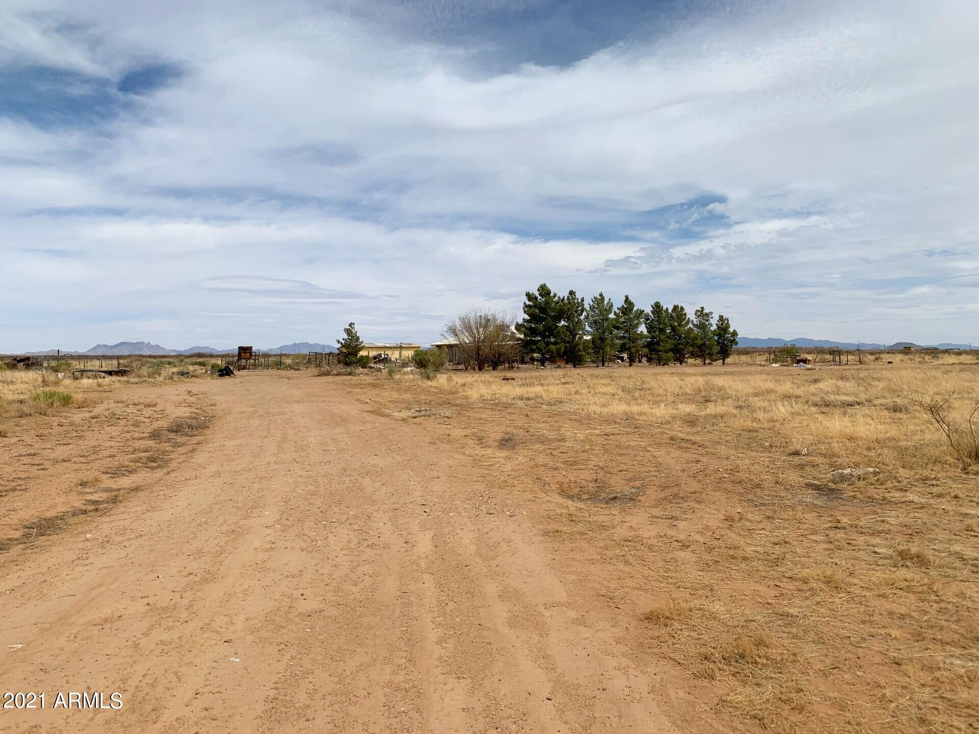 6768 South Wayward Winds Road Willcox, AZ 85643 - Photo 2 of 22 Exterior