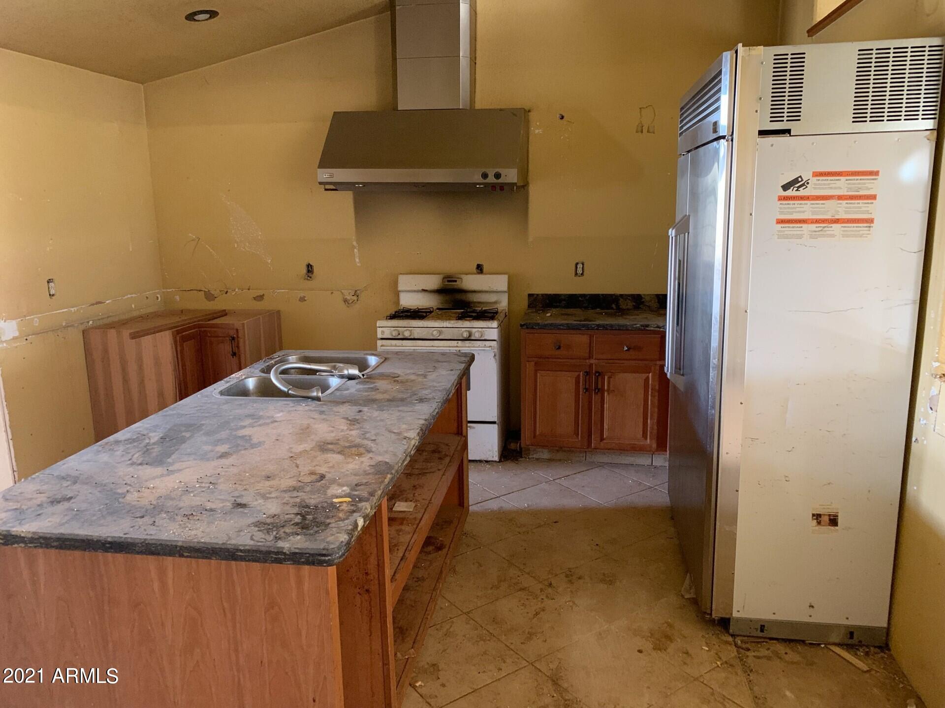 6768 South Wayward Winds Road Willcox, AZ 85643 - Photo 6 of 22 Kitchen