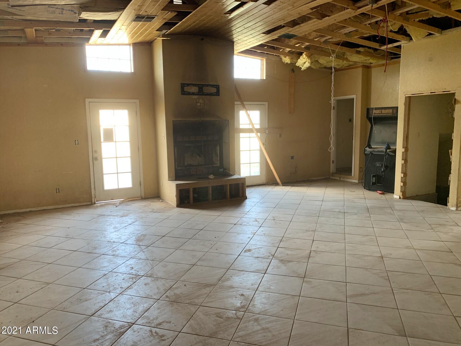 6768 South Wayward Winds Road Willcox, AZ 85643 - Photo 7 of 22 Family Room
