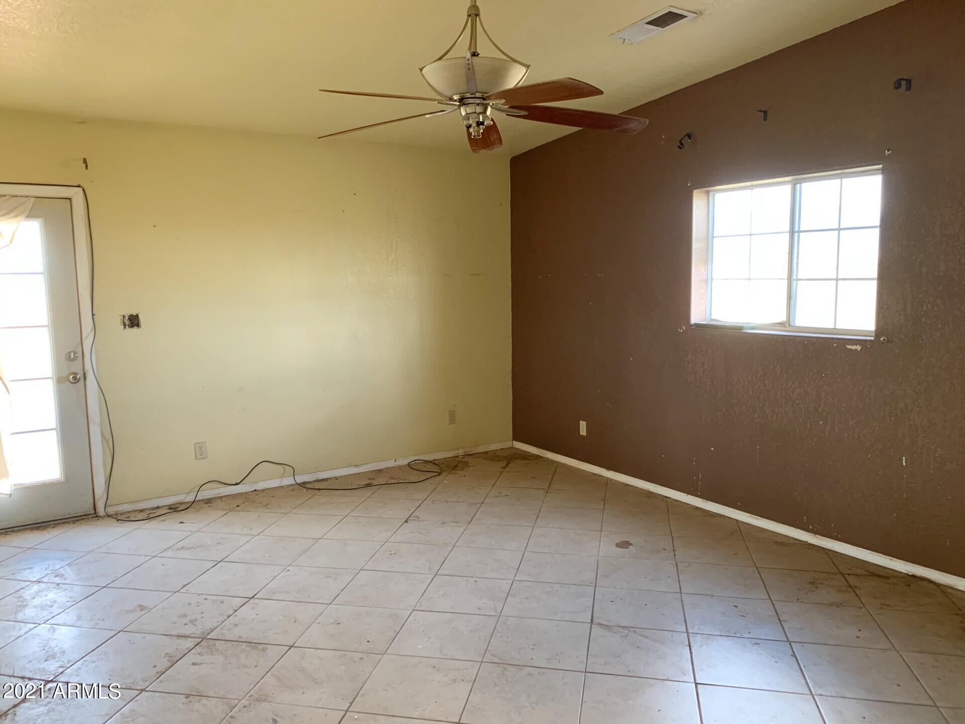 6768 South Wayward Winds Road Willcox, AZ 85643 - Photo 9 of 22 Master Bedroom