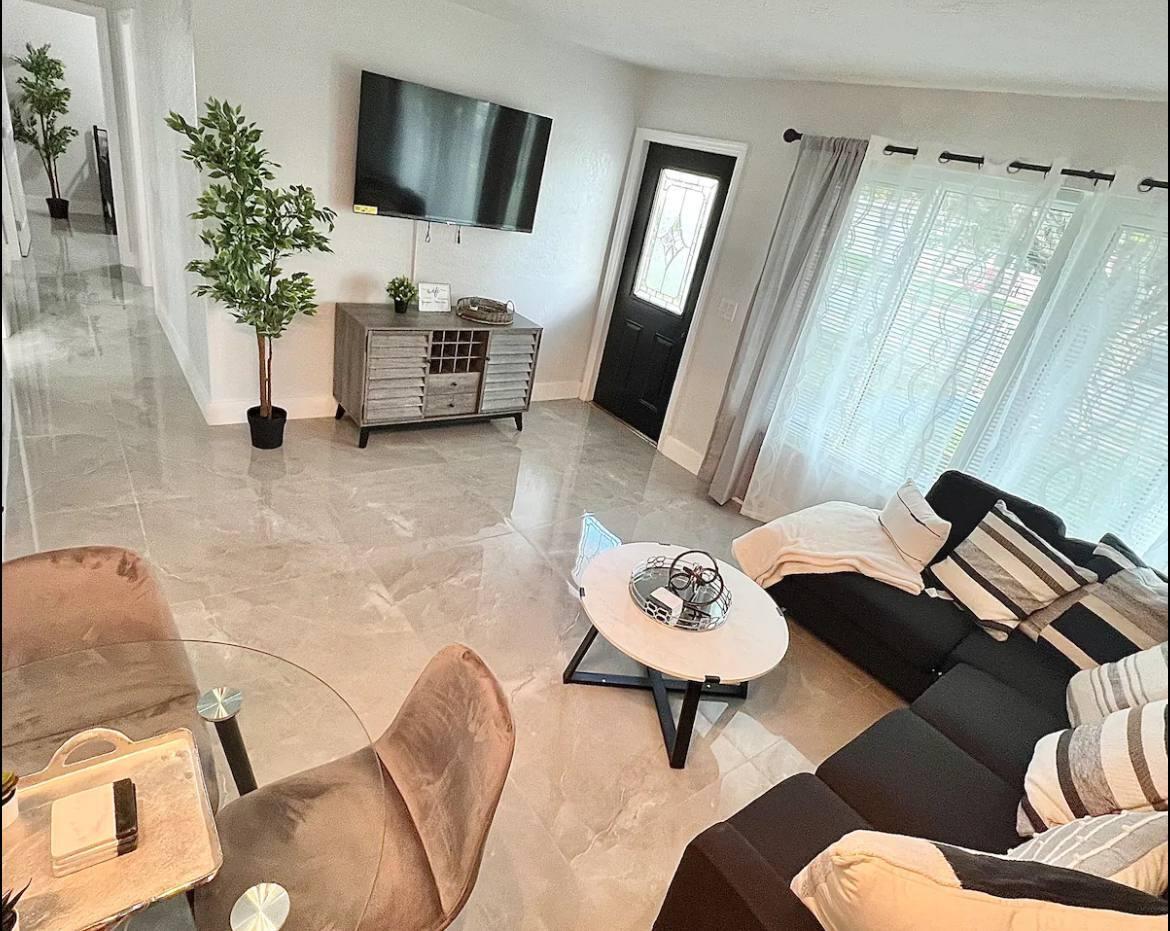 1353 9th Street West Palm Beach, FL 33401 - Photo 4 of 21 photo_5159174820183780458_y