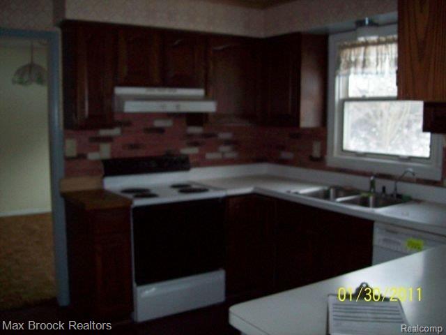 1049 East Davis Road Howell, MI 48843 - Photo 4 of 9 KITCHEN