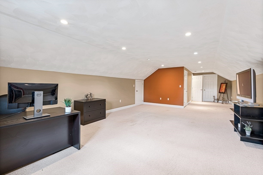 38 Winslow Road Reading, MA 01867 - Photo 33 of 40