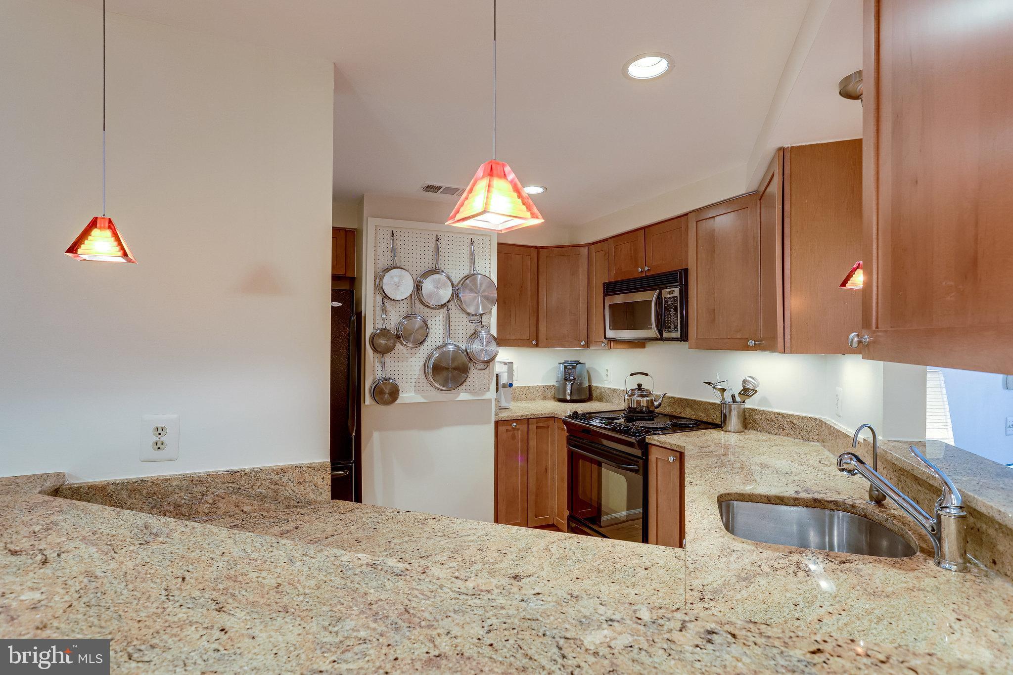 11222 Harbor Court Reston, VA 20191 - Photo 16 of 58 Efficient Kitchen