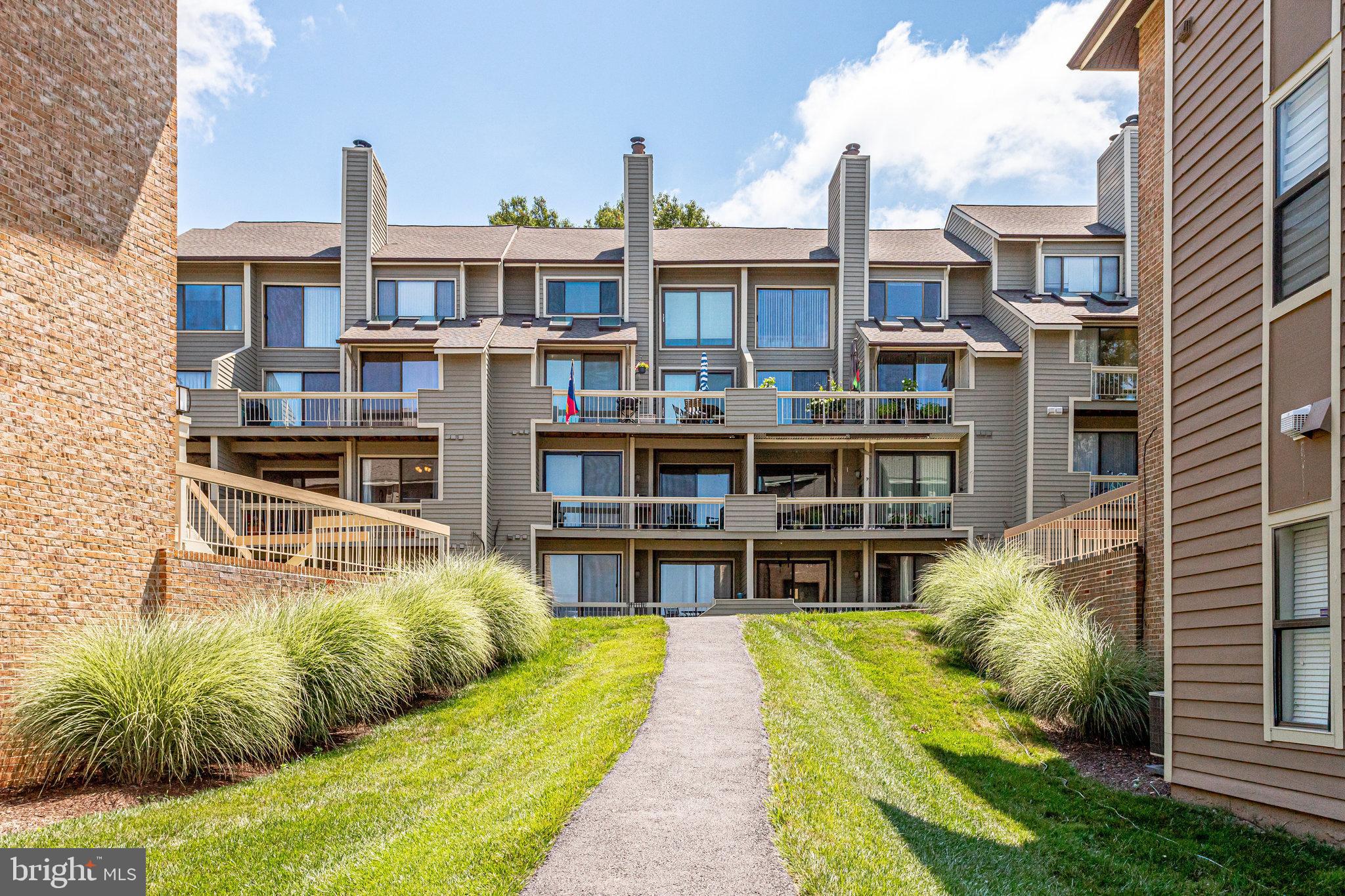11222 Harbor Court Reston, VA 20191 - Photo 3 of 58 Reston - Best Place to Work from Home this Year