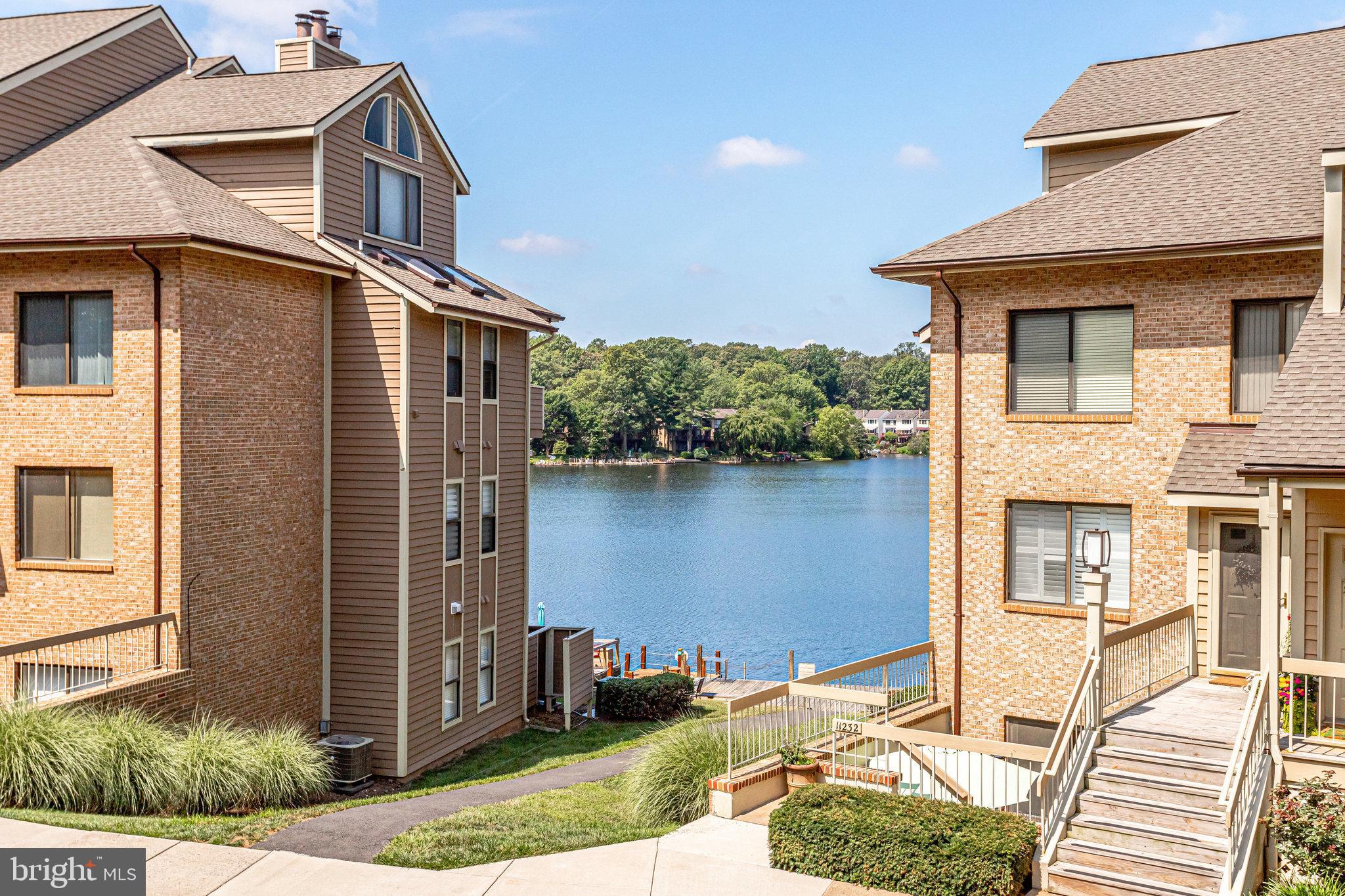 11222 Harbor Court Reston, VA 20191 - Photo 4 of 58 Lake Thoreau Condo with Lake Views