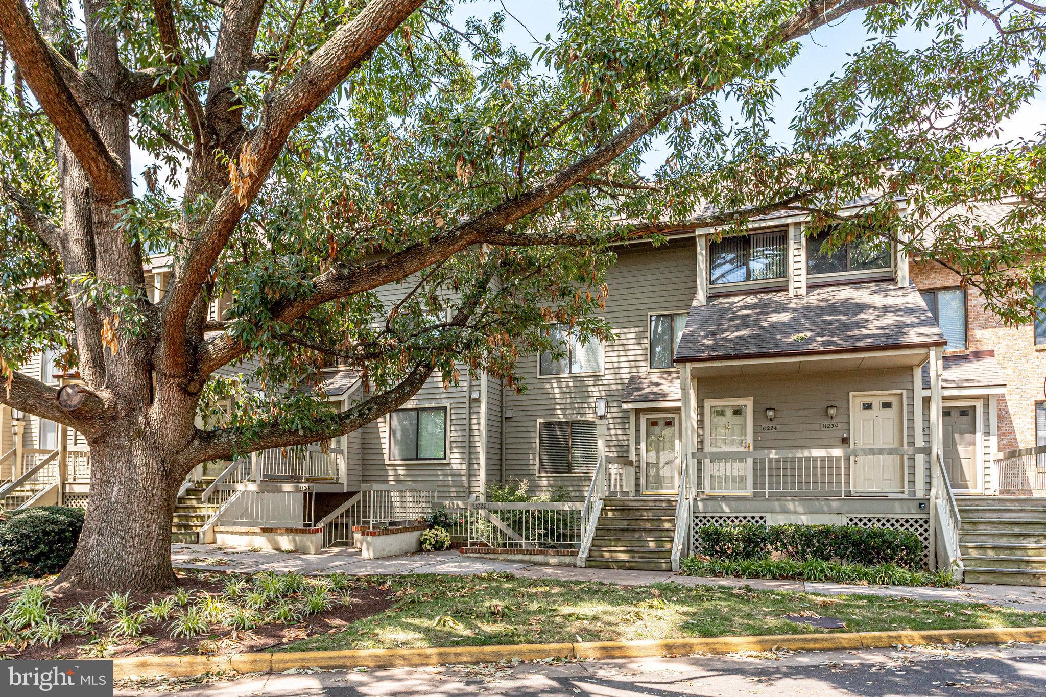 11222 Harbor Court Reston, VA 20191 - Photo 5 of 58 Beautifully Updated and Low-Maintenance