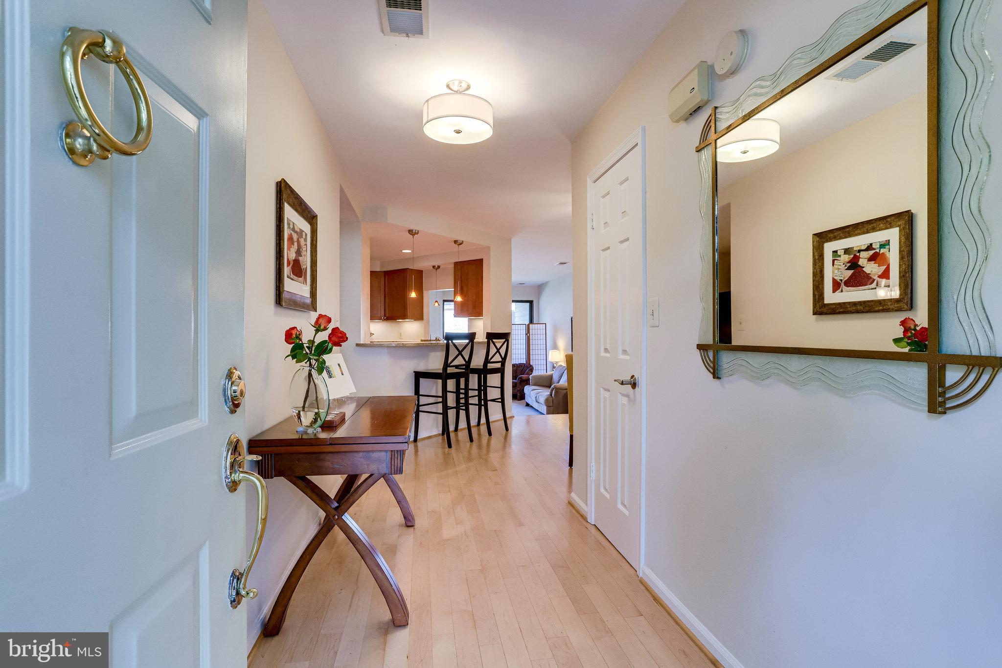 11222 Harbor Court Reston, VA 20191 - Photo 9 of 58 Neutral Decor
