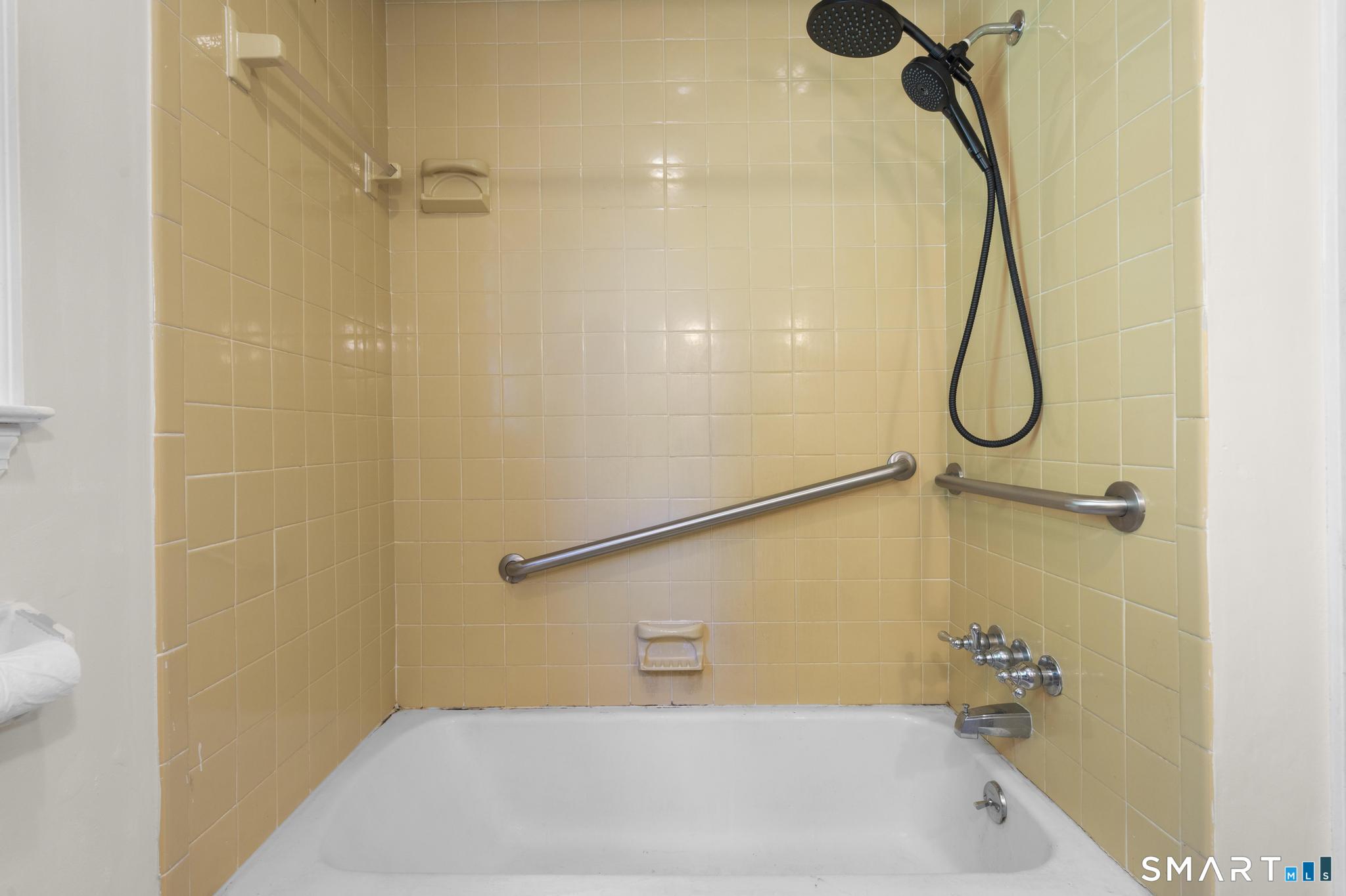 27 Allen Street Enfield, CT 06082 - Photo 8 of 32