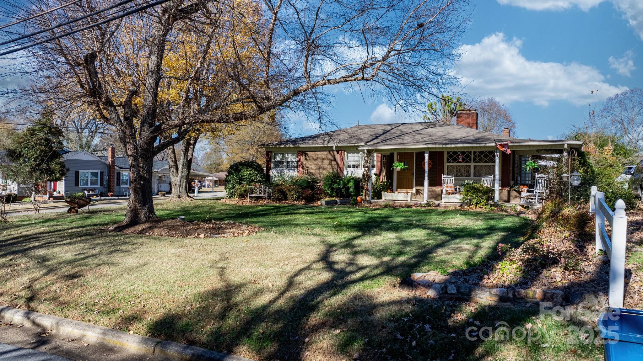 901 Union Street Maiden, NC 28650 - Photo 24 of 37 a front view of a house with a yard