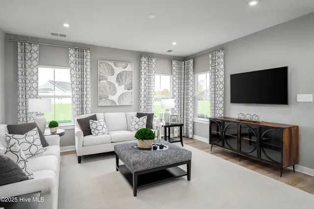 $379,990 | 4016 Farmfield Drive, Leland, NC 28451