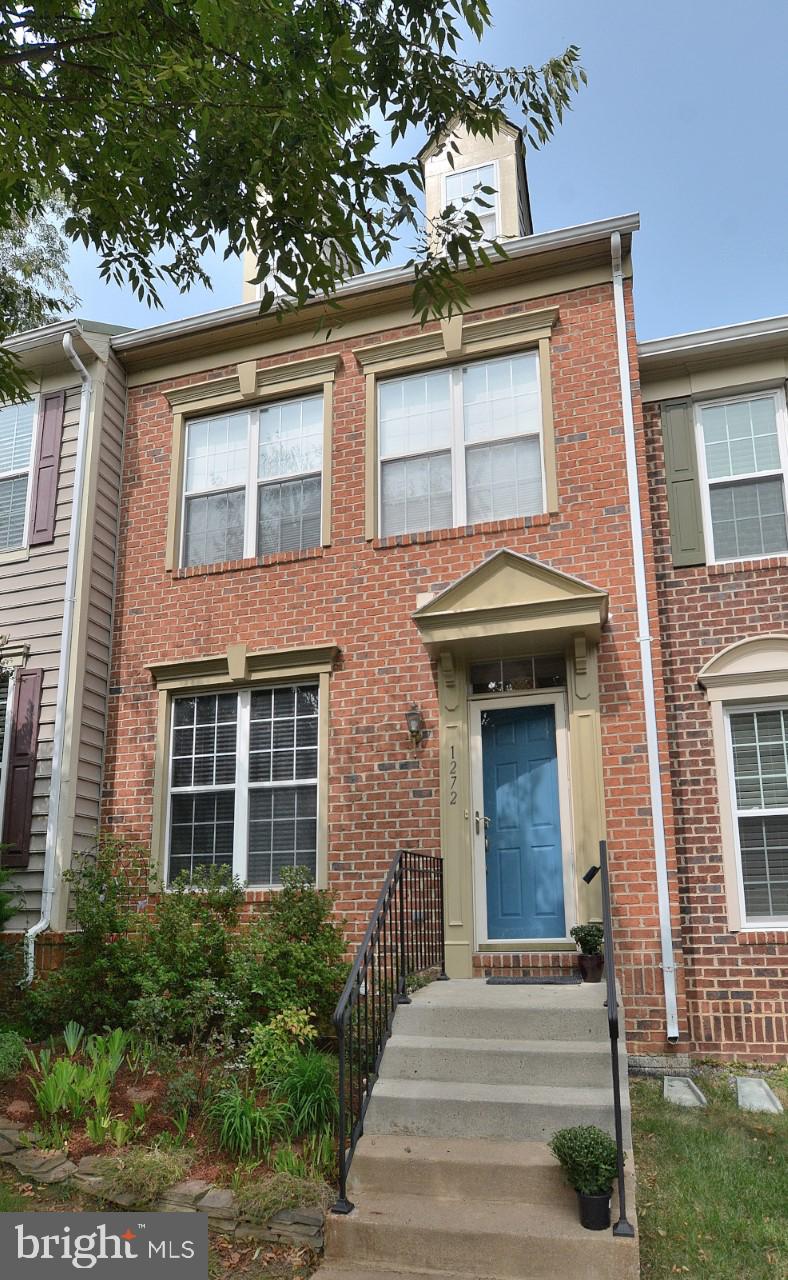 1272 Vintage Place Reston, VA 20194 - Photo 2 of 55 Front exterior