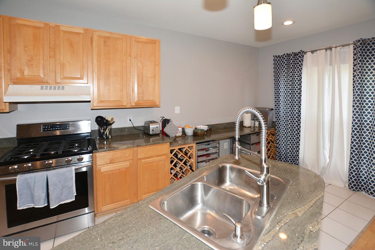 1272 Vintage Place Reston, VA 20194 - Photo 11 of 55 Kitchen with extended granite island