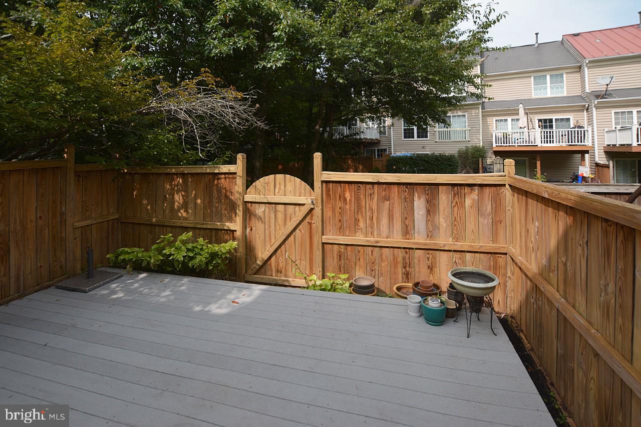 1272 Vintage Place Reston, VA 20194 - Photo 17 of 55 Composite deck off kitchen