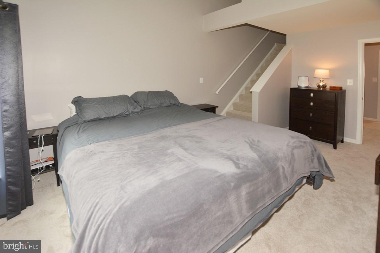 1272 Vintage Place Reston, VA 20194 - Photo 21 of 55 Master bedroom