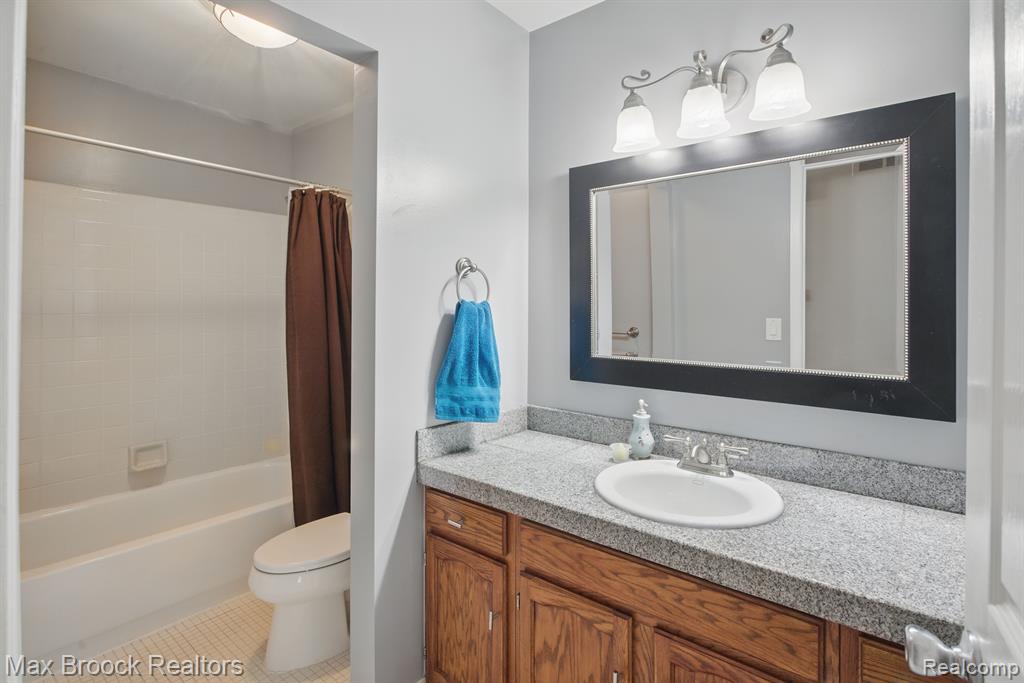 2232 Warrington Road Rochester Hills, MI 48307 - Photo 16 of 51