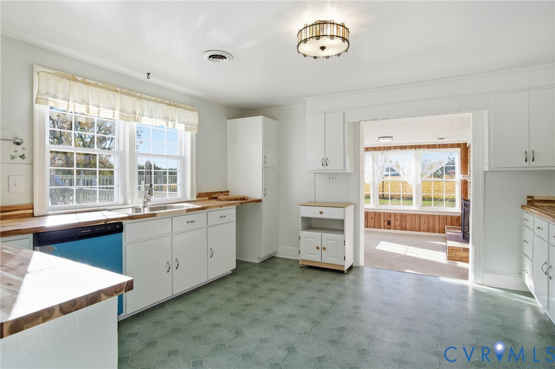 9102 Boydton Plank Road Petersburg, VA 23803 - Photo 6 of 32 a large kitchen with a large window