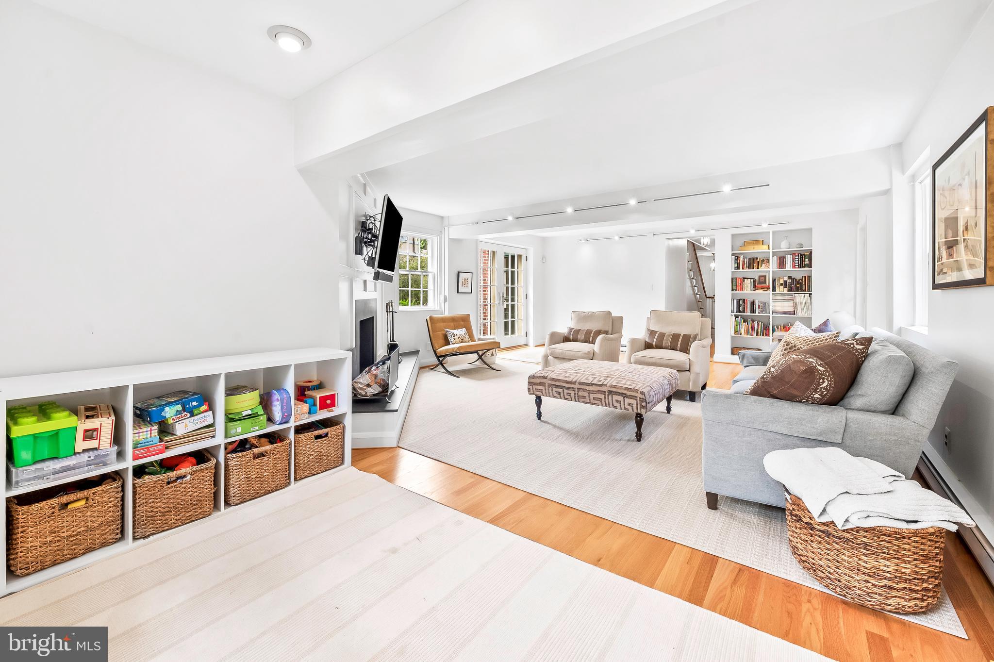 203 St Dunstans Road Baltimore, MD 21212 - Photo 15 of 42 Family room