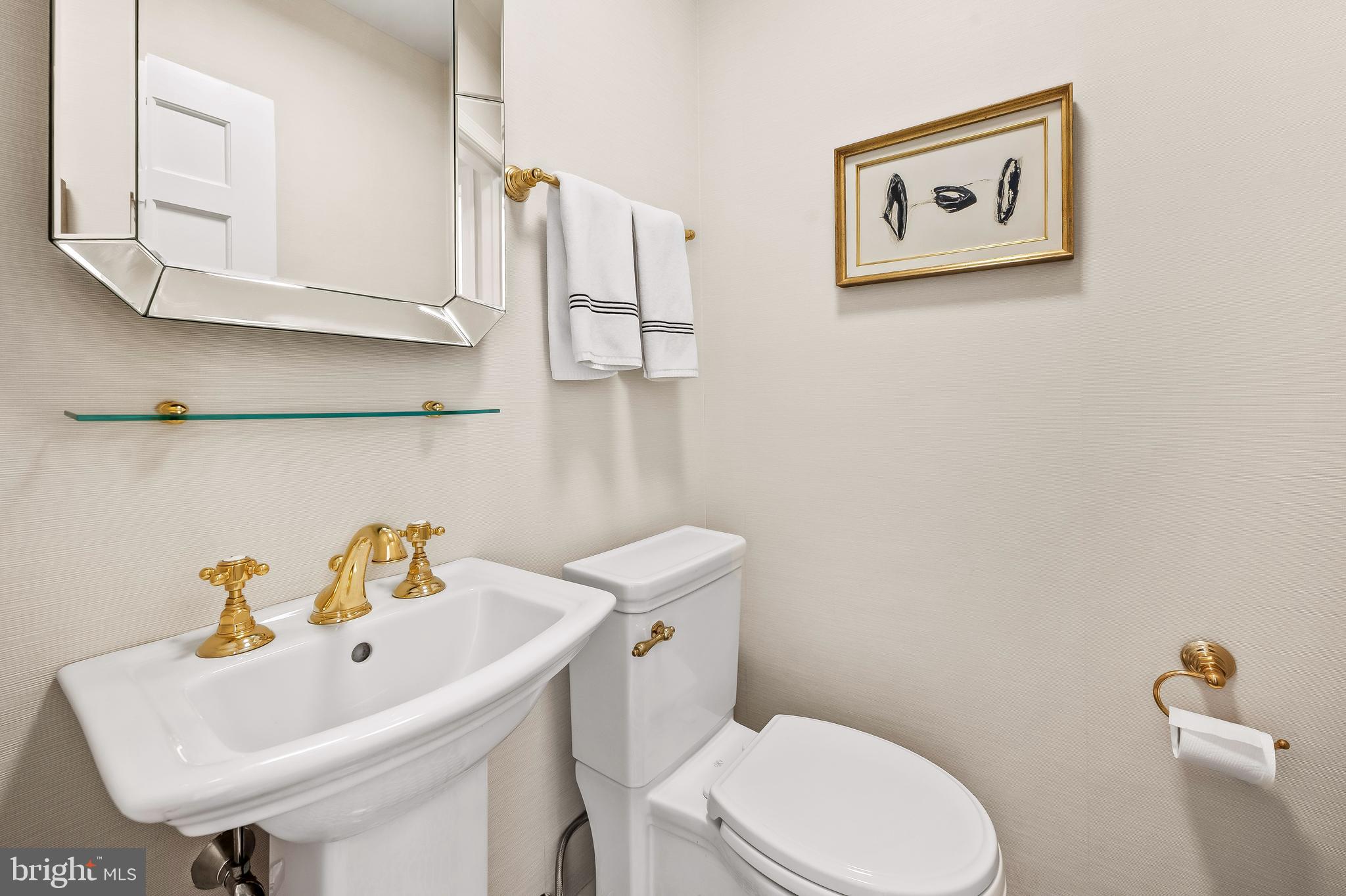 203 St Dunstans Road Baltimore, MD 21212 - Photo 16 of 42 First floor powder room