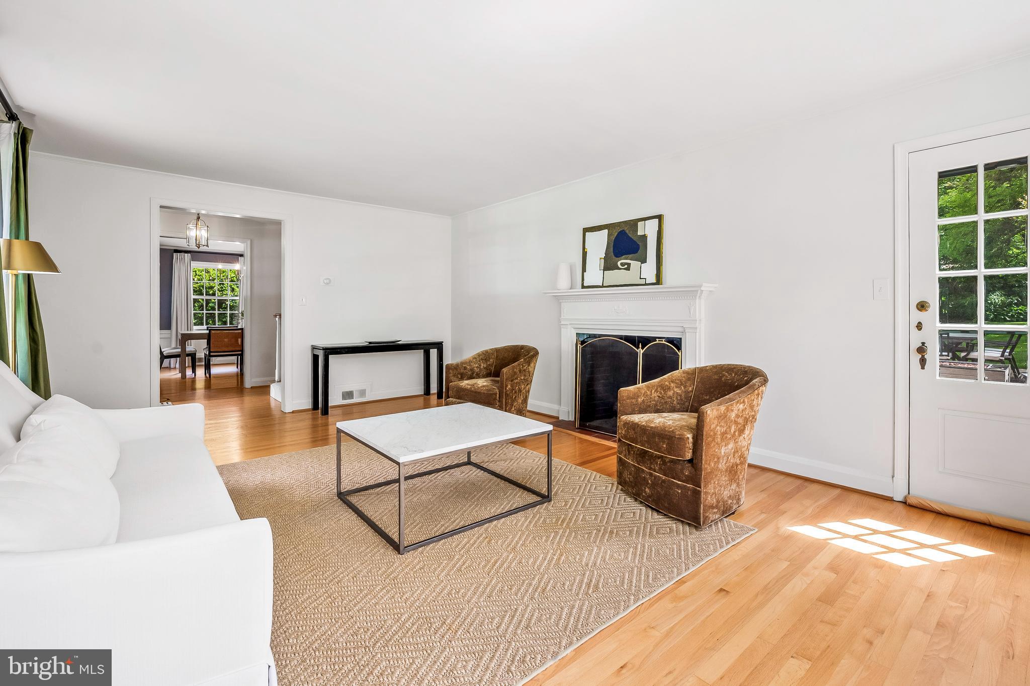 203 St Dunstans Road Baltimore, MD 21212 - Photo 4 of 42 Formal living room