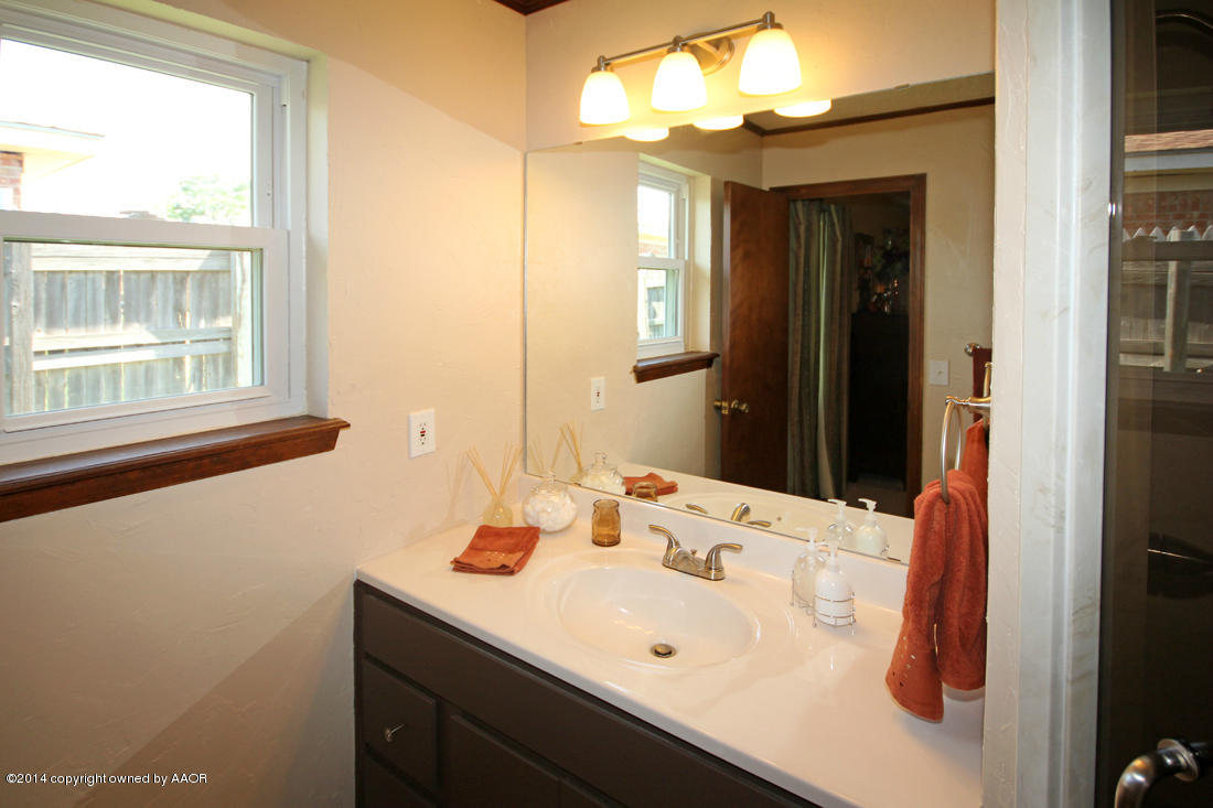 5717 South Milam Street Amarillo, TX 79110 - Photo 16 of 27 Master Bath2