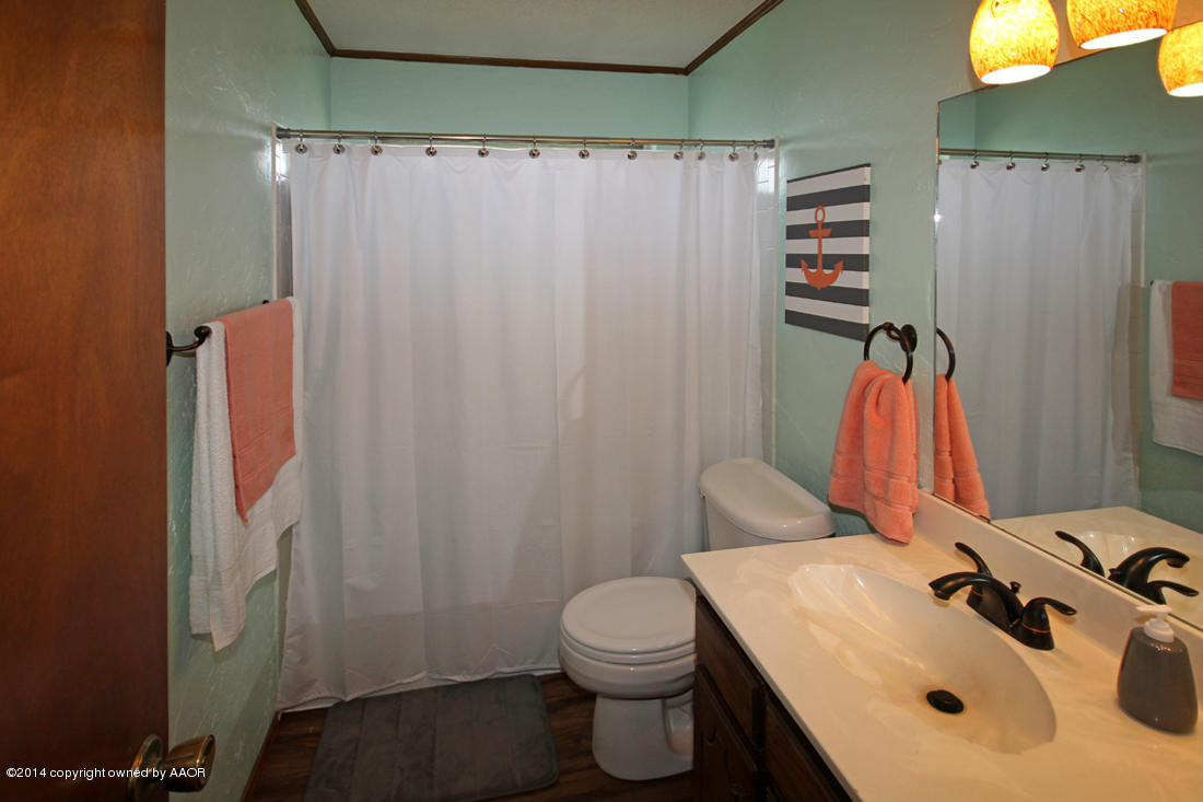5717 South Milam Street Amarillo, TX 79110 - Photo 23 of 27 Bathroom