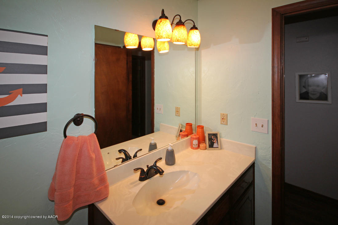 5717 South Milam Street Amarillo, TX 79110 - Photo 24 of 27 Bathroom Vanity