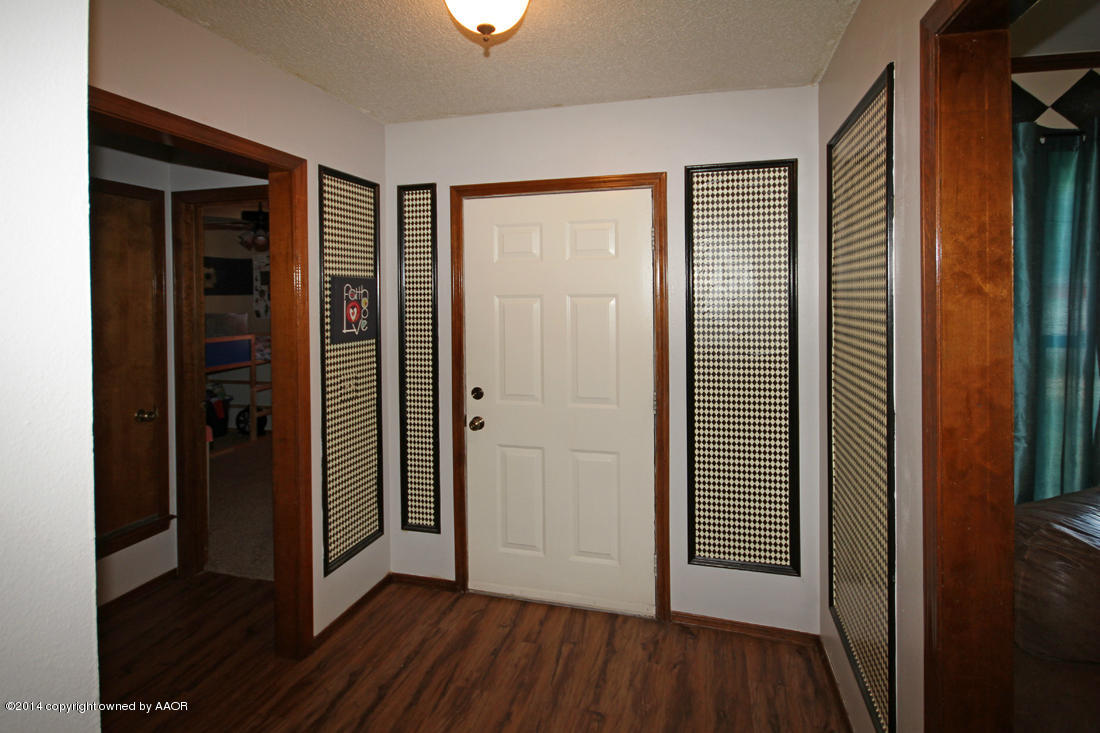5717 South Milam Street Amarillo, TX 79110 - Photo 4 of 27 Entry