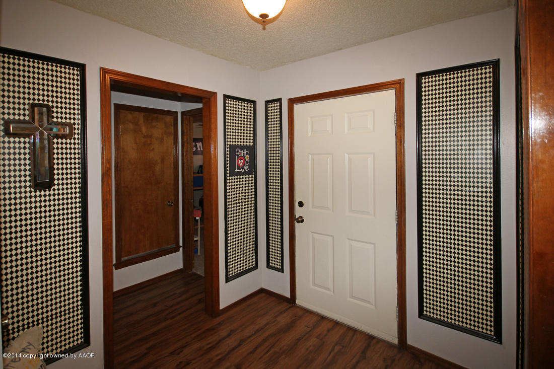 5717 South Milam Street Amarillo, TX 79110 - Photo 5 of 27 Entry2