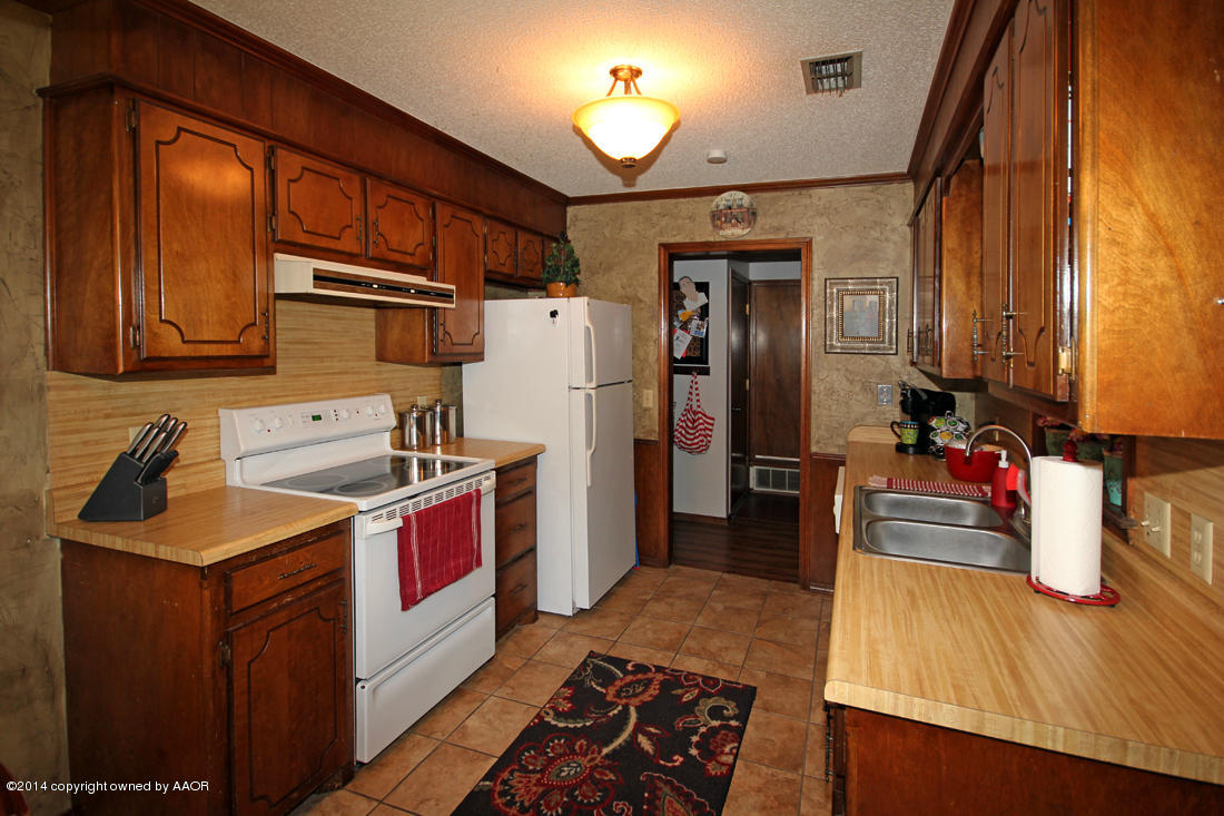 5717 South Milam Street Amarillo, TX 79110 - Photo 9 of 27 Kitchen
