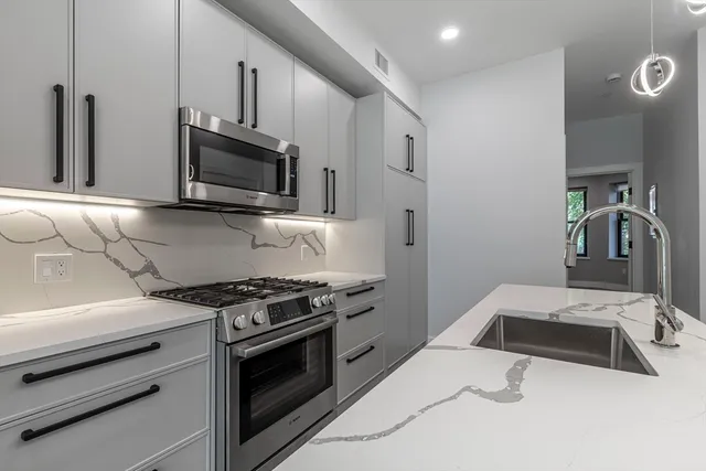 $6,900 | 169 Newbury Street, Unit 3, Boston, MA 02116