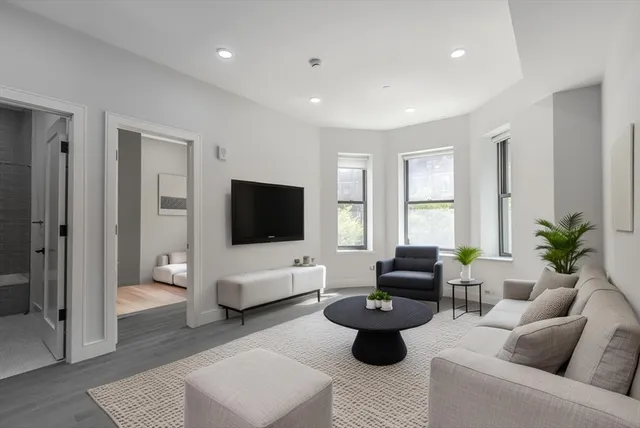 $6,900 | 169 Newbury Street, Unit 3, Boston, MA 02116